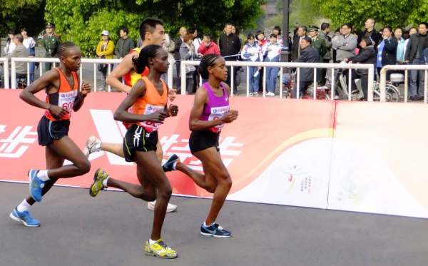 马拉松多少公里跑多久 马拉松多少公里跑多久